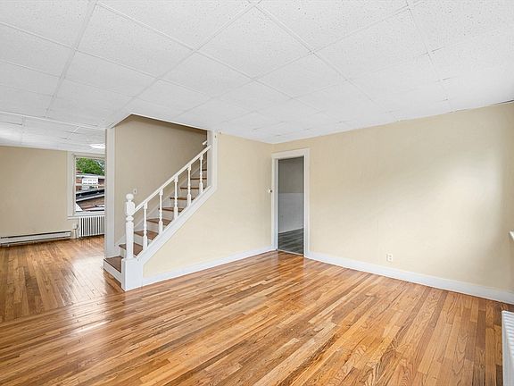 5th image of 33 Kensington Ave