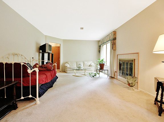 3rd image of 128 Wilshire Dr