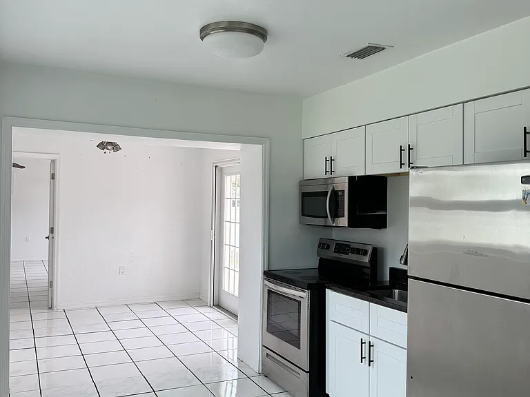 311 N Arcadia Ave #311 — Photo 5