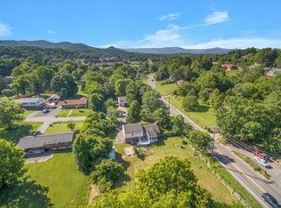 5702 Pine Acres Ln, Roanoke, VA 24018