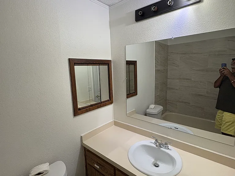 1443 Giles Ave #1443 — Photo 8