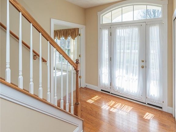 3rd image of 1725 Countryview Dr