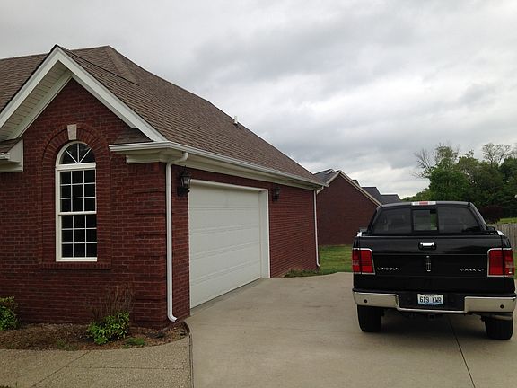 4th image of 301 Oak Tree Way