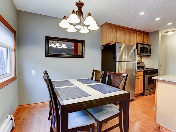 4th image of 333 8th St SE APT 212