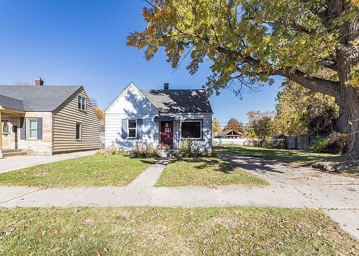 17226 Euclid Ave photo 1