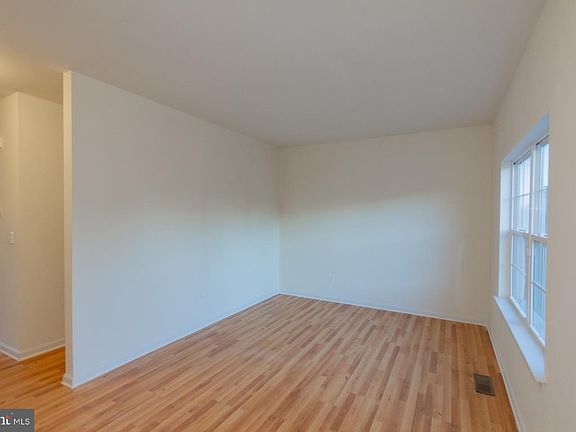 3rd image of 155 Kennedy Cir