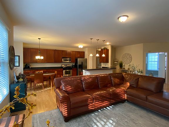 4th image of 11416 Glenbrook Cir