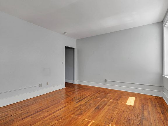 4th image of 1375 Chapel St #3