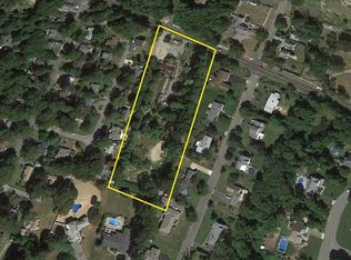 470 S Country Rd, E Patchogue, NY 11772