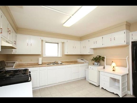 3rd image of 629 N Hennessey St