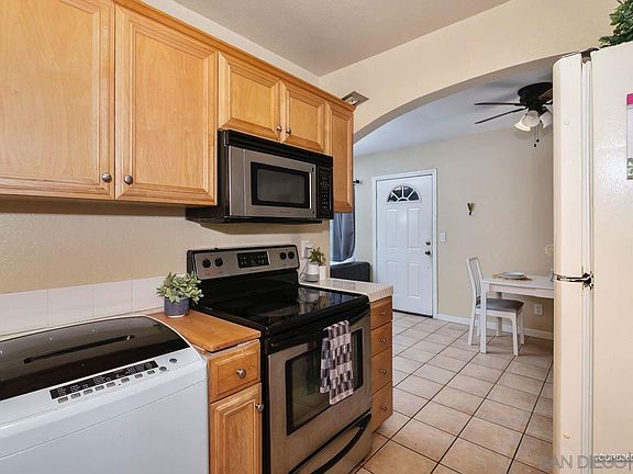 5th image of 3215 44th St Unit 14