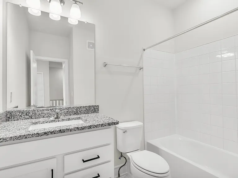 21807 Croxley Ter — Photo 28