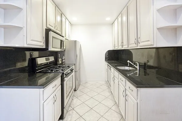 Rented by R New York | media 21