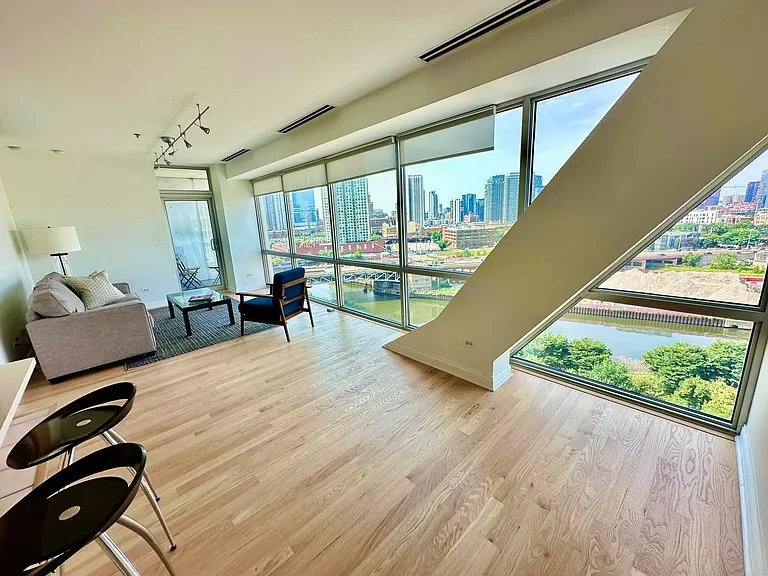 510 W Erie St #1103 — Photo 1