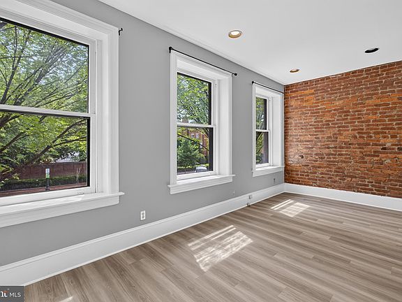 5th image of 705 8th St SE APT 200