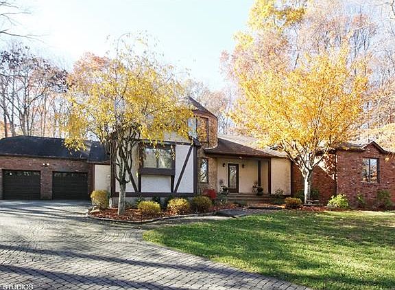 3rd image of 64 Holmes Ln