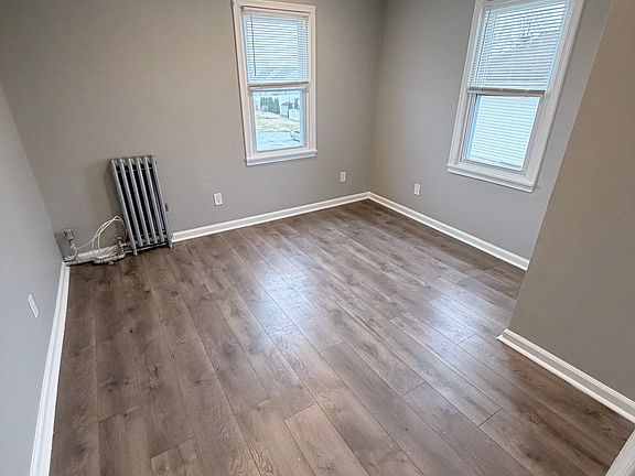 3rd image of 501 Sharon Ave Side 5