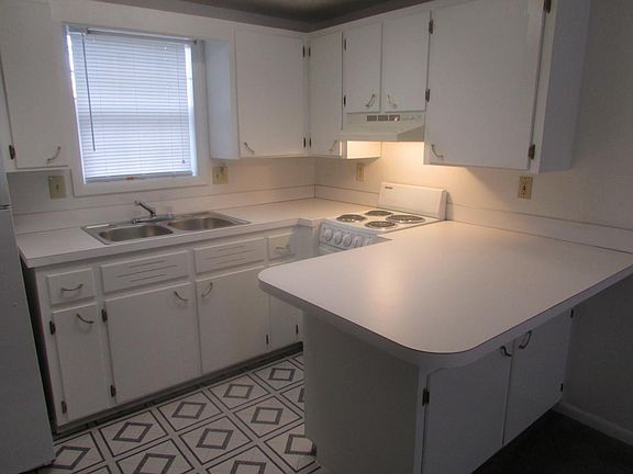 2nd image of 122 6th Dr SE