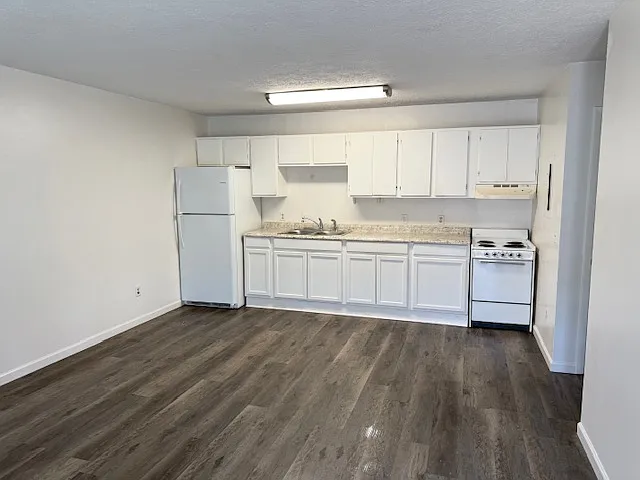 907 Russ Lake Dr #403
