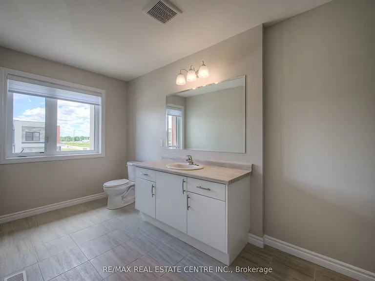 322 Bradshaw Dr — Photo 17