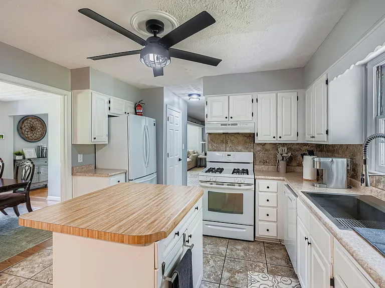 2872 Clearbrook Dr — Photo 15