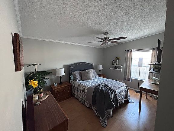3rd image of 118 Tropicana Ave