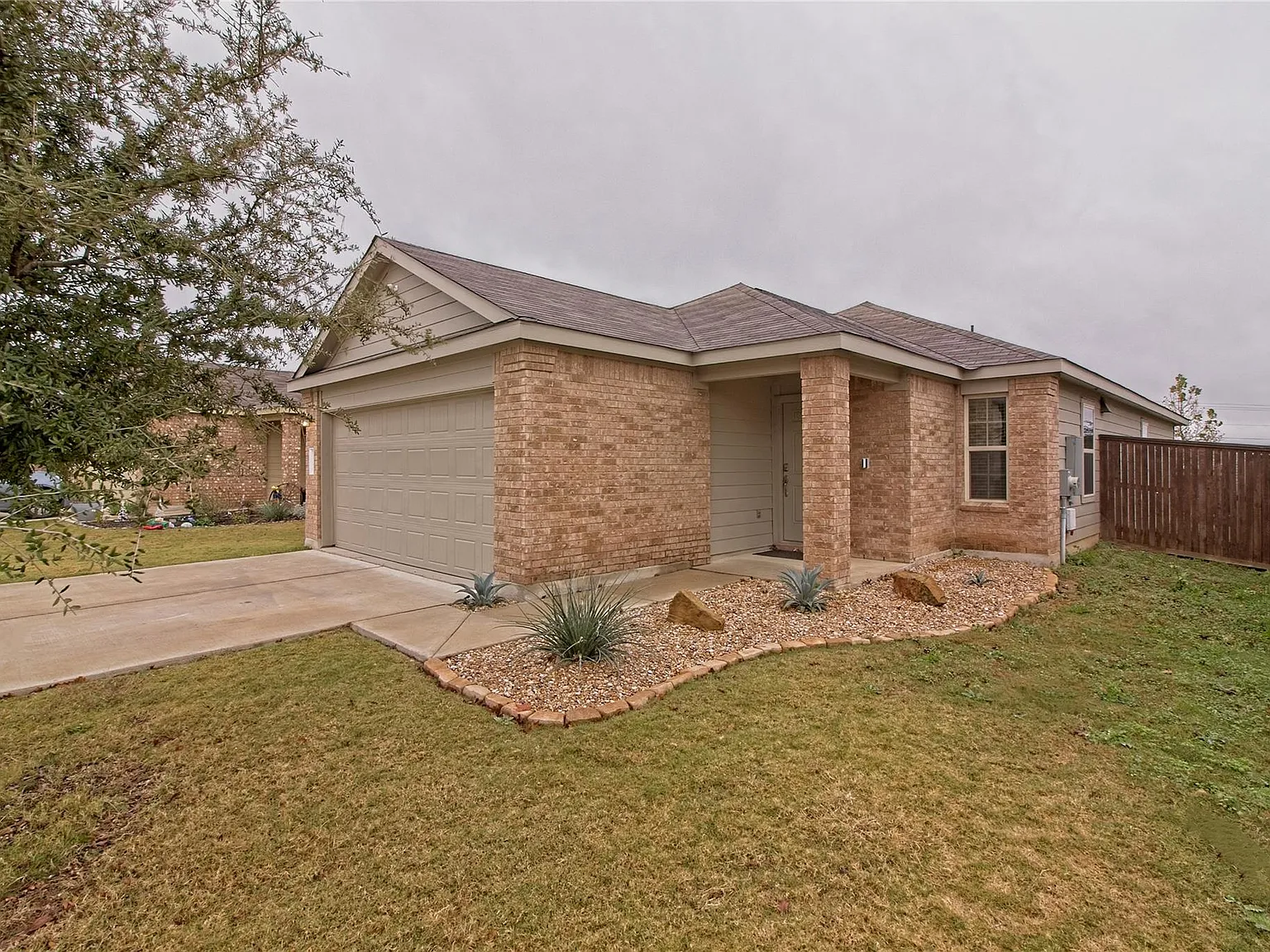 3 bed, 2.0 bath, 1417 sqft, $1,550 — Photo 3