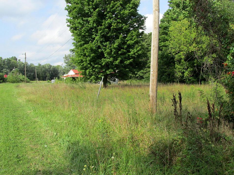 2nd image of 2562 Territorial Rd