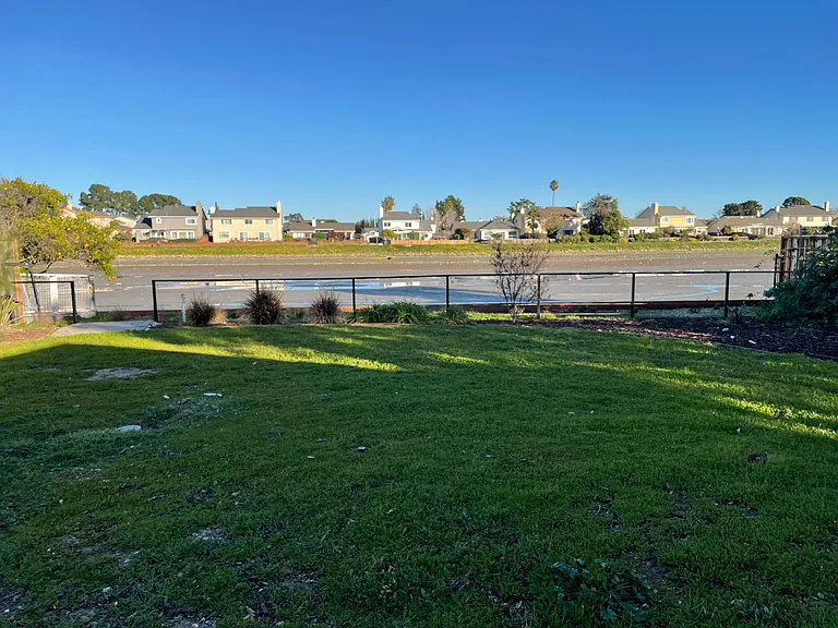 3259 Los Prados St — Photo 20