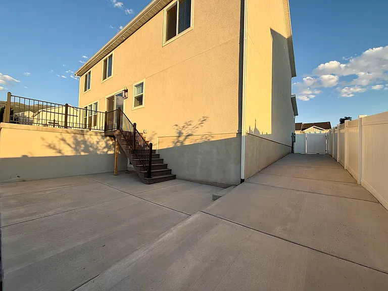 1477 E 3125 N — Photo 3