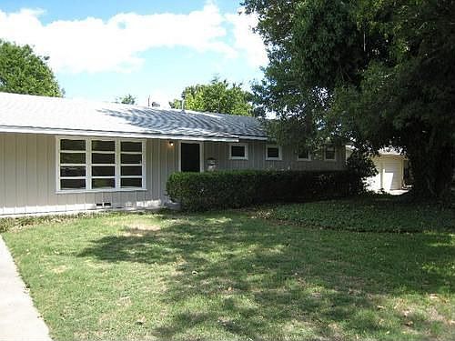 2nd image of 2107 Huntington Dr
