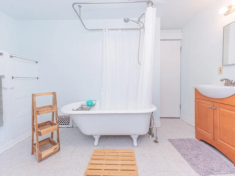 1123 W Huron St — Photo 41