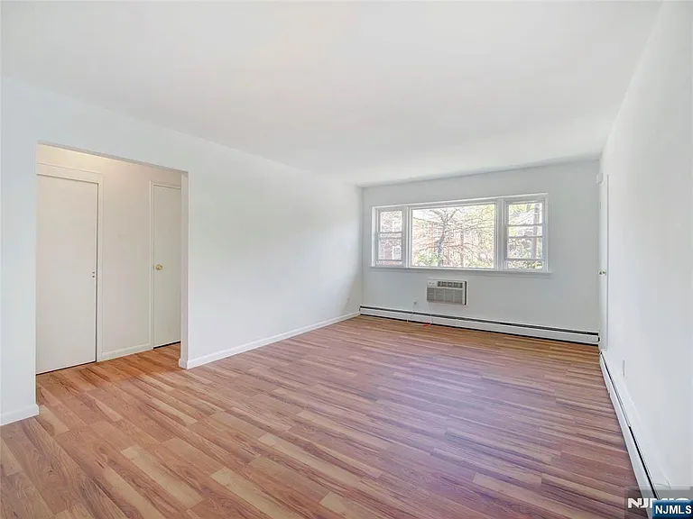 365 Bloomfield Ave — Photo 10