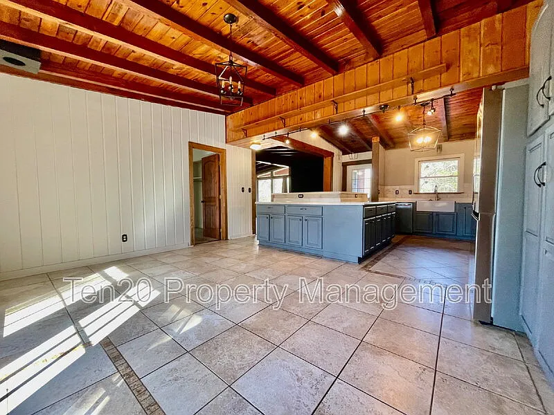3 bed, 2.0 bath, 1358 sqft, $1,550 — Photo 4