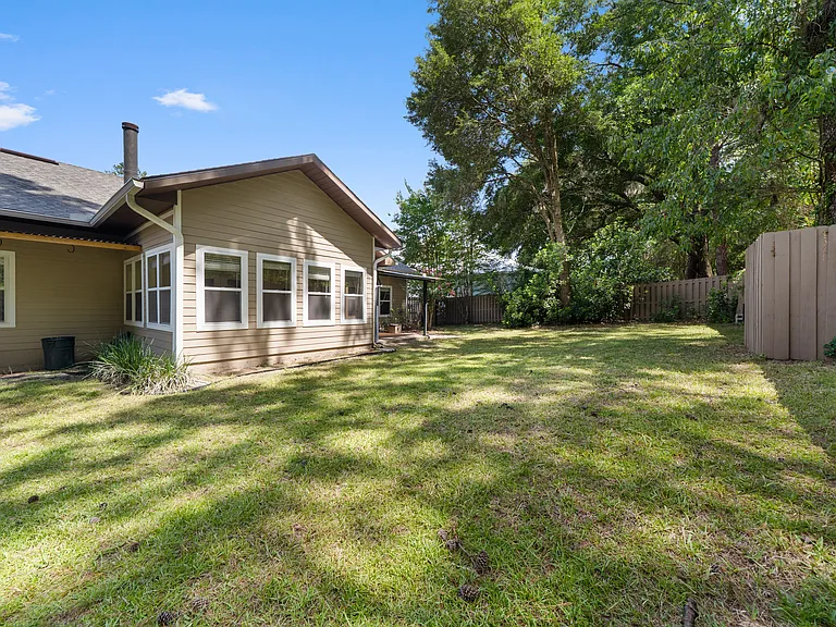 10538 Palmetto Blvd — Photo 36