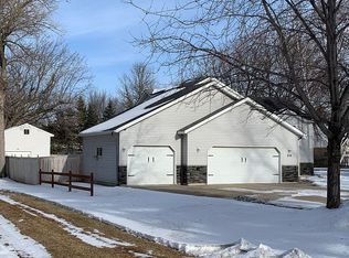 216 Park Dr, Horace, ND 58047