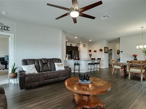 5th image of 108 Shiner Ln
