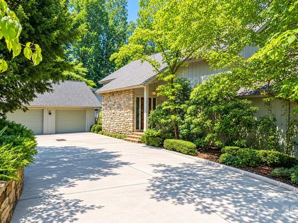 955 19th Ave NW, Hickory, NC 28601