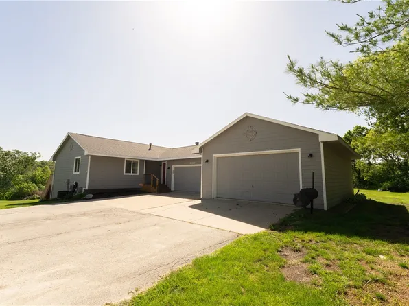 18895 Jordan Ln, Granger, IA 50109