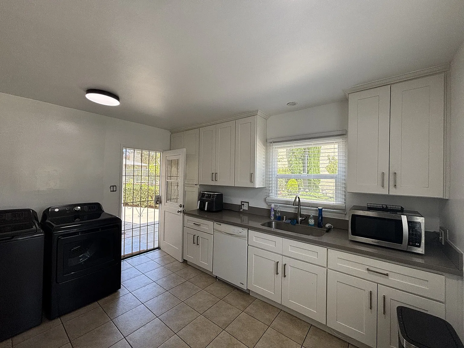 Private Bedroom in Beautiful Ladera Heights Duplex | In Unit Laundry | Plenty of Parking — Photo 3