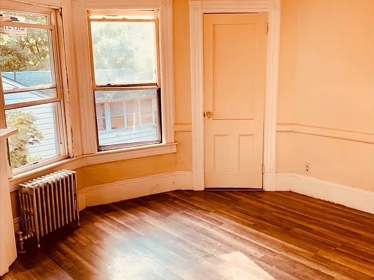 144 Lawrence St — Photo 10