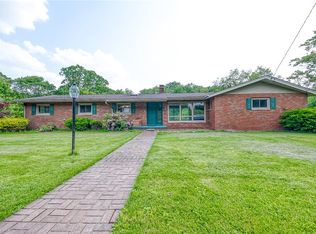 821 Chateau Dr, Ellwood City, PA