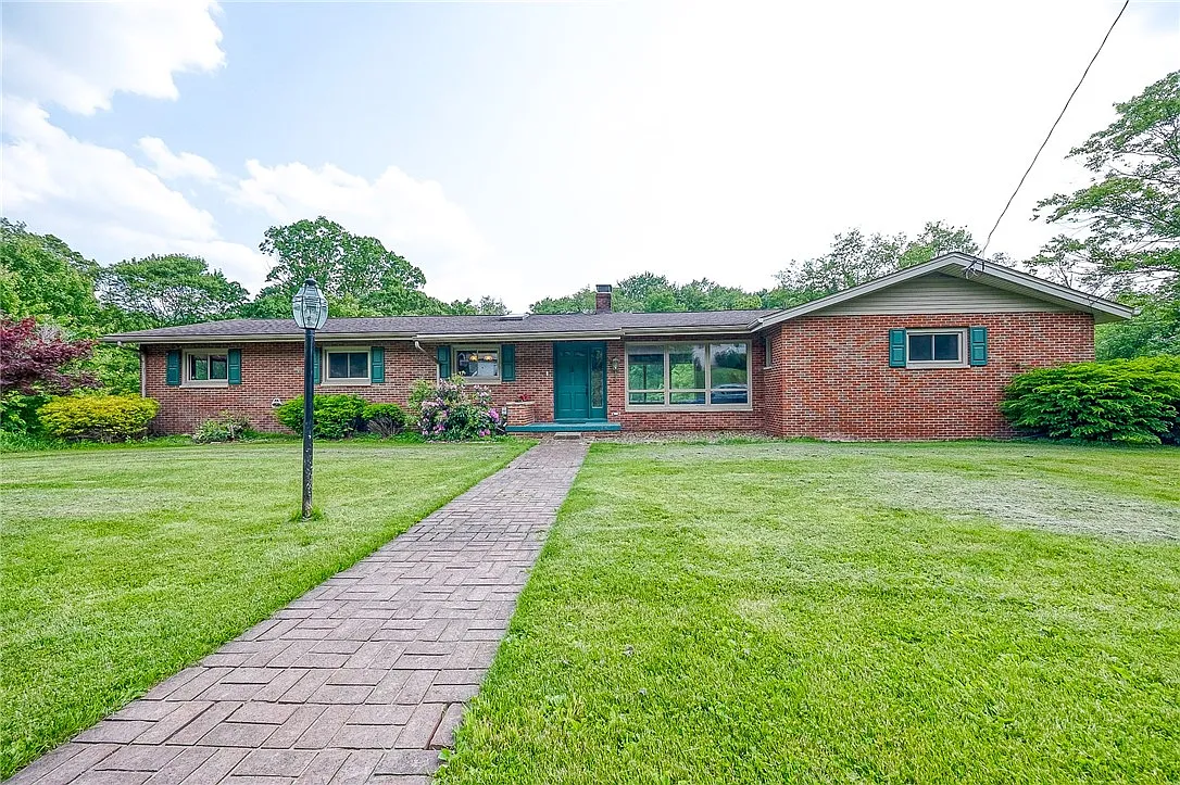 821 Chateau Dr photo 1