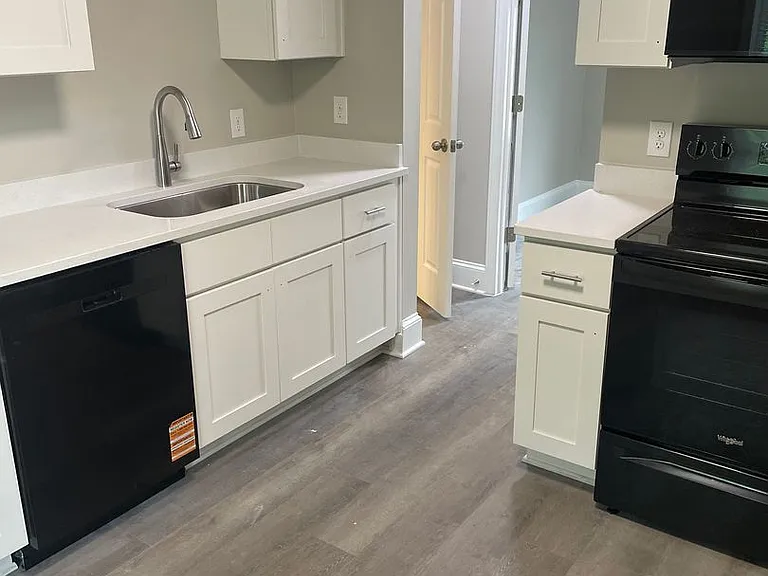 1612 N Jackson Ave — Photo 5