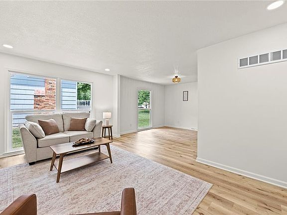 5th image of 10443 College Ave