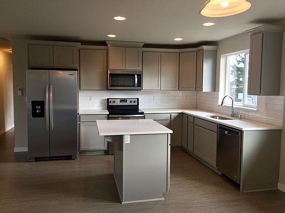 3rd image of 210 Jefferson Ave NW Unit B