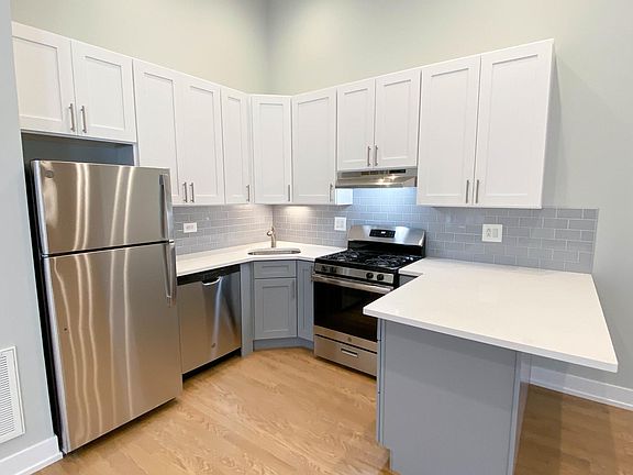 3rd image of 2057 N Hoyne Ave #2B