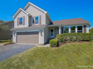 245 Meadow Lakes Blvd, Aurora, IL
