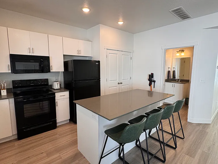 860 Place Townhomes — Photo 39
