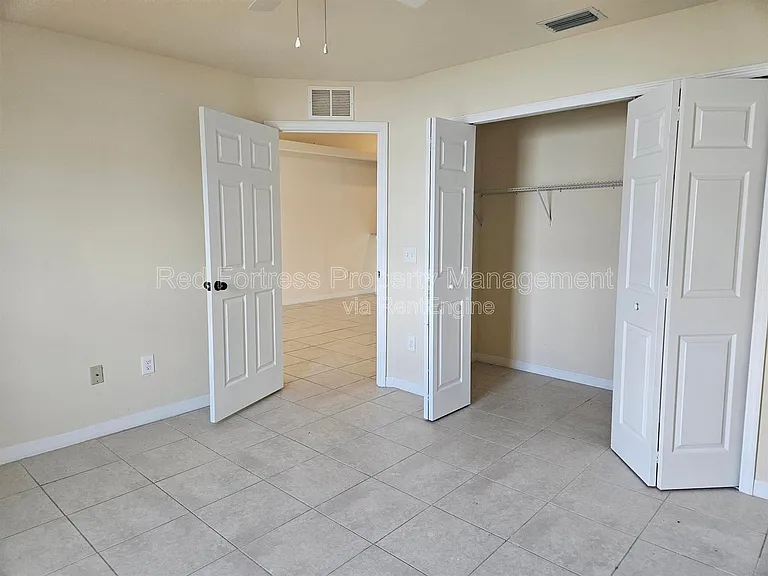 542 SE 6th Pl — Photo 6